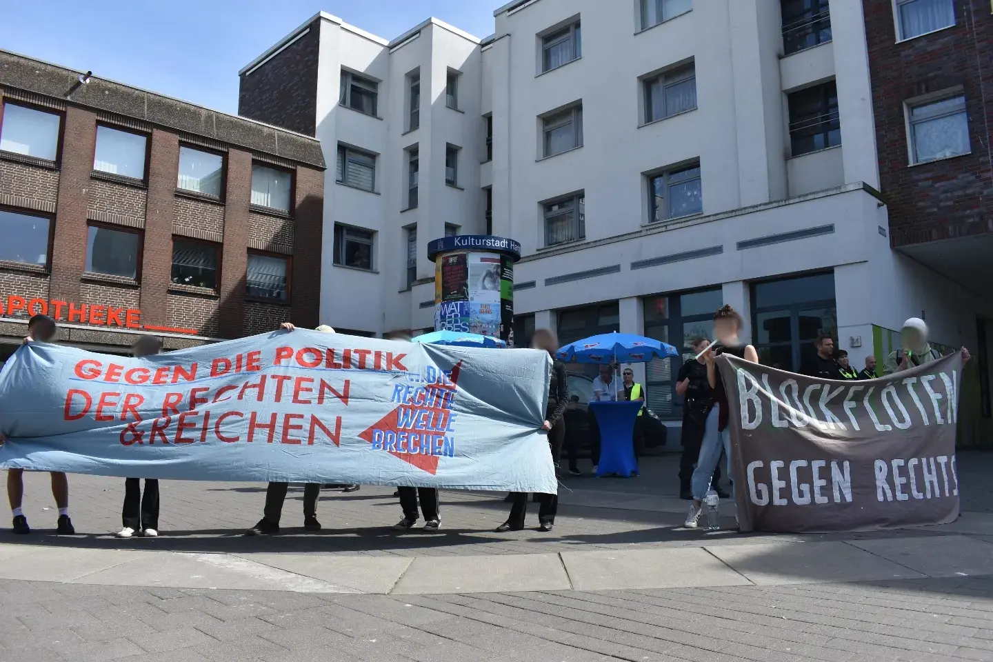 AfD Stand in Wilhelmsburg blockiert!