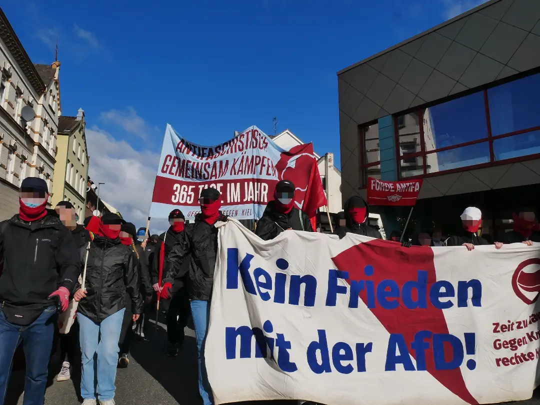 Proteste gegen AfD Demonstration in Neumünster